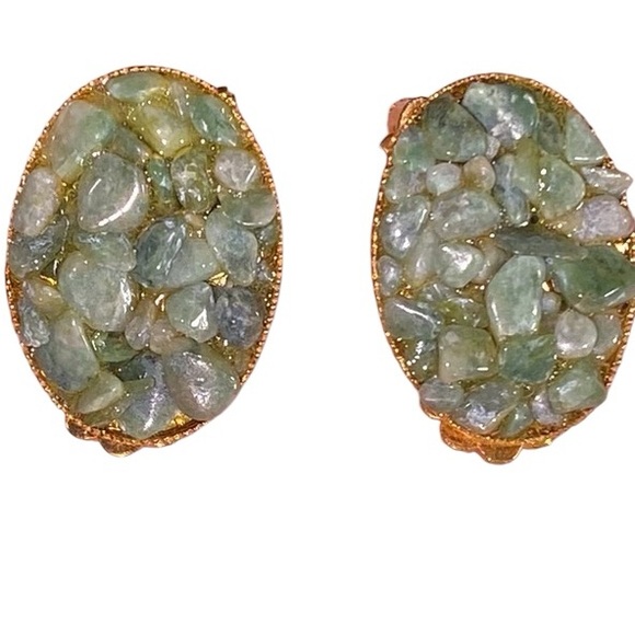 Vintage Green Jade Chip Oval Clip-On Earrings – Textured - Picture 1 of 5